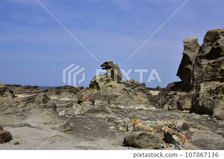 奇怪的岩石哥吉拉岩石秋田縣男鹿市 107867136