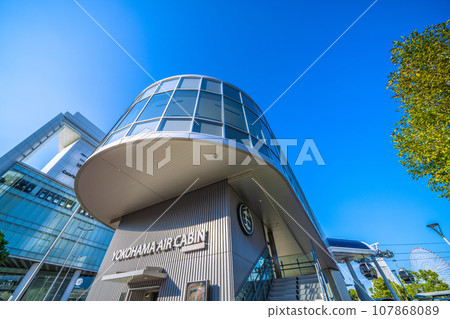 日本橫濱的城市景觀 未來派“空中交通”“YOKOHAMA AIR CABIN”平台“櫻木町站” 107868089