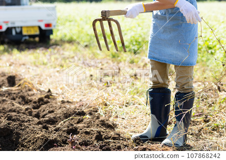 在外地工作的年輕人 107868242