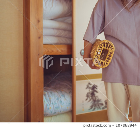 住在日式房間裡的女人 107868944