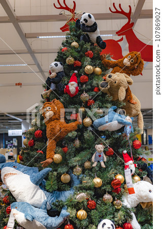 Merry Christmas! Merry Christmas! 107869027
