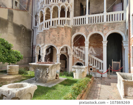 Scala Contarini del Bovolo or Palazzo Contarini del Bovolo in Venice. The Palazzo Contarini del Bovolo is a small palazzo known with spiral staircases. Venice, Italy. Scala Contarini del Bovolo or Palazzo Contarini del Bovolo in Venice. The Palazzo Contarini del Bovolo is a small palazzo known with spiral staircases. Venice, Italy. 107869269