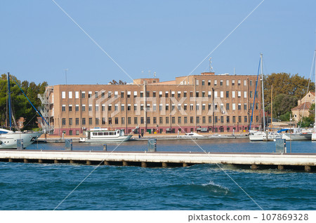 Italy, Venice. Embankment of the city, sunny summer day. 107869328