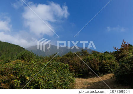從久住高原展望台看到的九重山和大船山（大分縣竹田市） 107869904