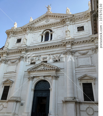 Facade of the headquarters of the Scuola Grande Confraternita di San Teodoro on Campo San Salvador. Founded in 1258 107870130