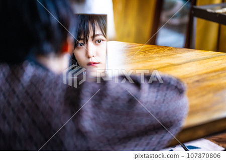 Indoor female portrait 107870806