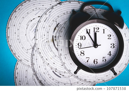Tachograph. Driver time tracking. Analog tachograph. Fixing the movement of the car. Tachograph. Driver time tracking. Analog tachograph. Fixing the movement of the car. 107871538