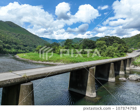 Kochi ken Shimantocho Daiichijima sink bridge 107874798