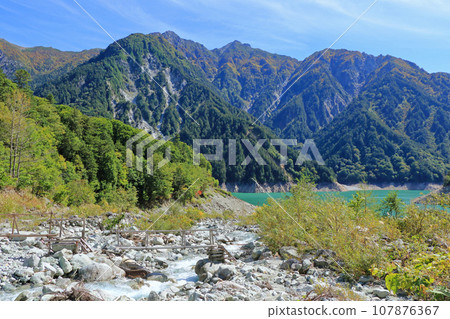 黑部湖和Ninomogi-dake 黑部湖和Ninomogi-dake 107876367