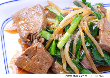 Healthy revanilla stir-fry with plenty of pork liver 107876699