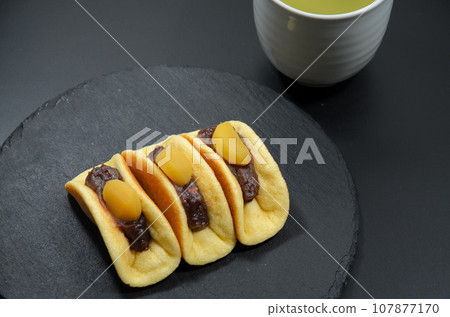 秋天的栗子日式甜點 秋天的栗子日式甜點 107877170