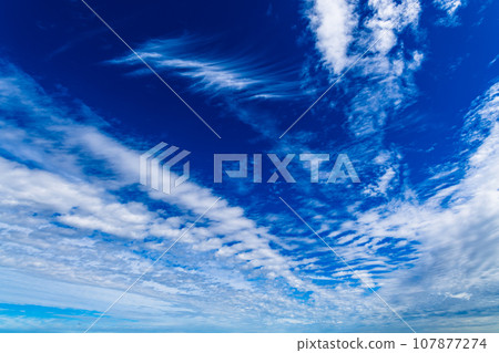 Clouds flowing in the autumn blue sky b-3 High saturation contrast Clouds flowing in the autumn blue sky b-3 High saturation contrast 107877274