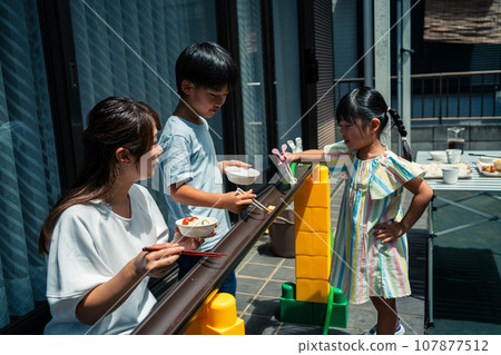yard, eat, eating 107877512