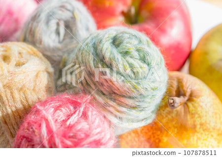Yarn ball Yarn ball 107878511