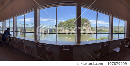 The scenery outside the window The scenery outside the window 107879999