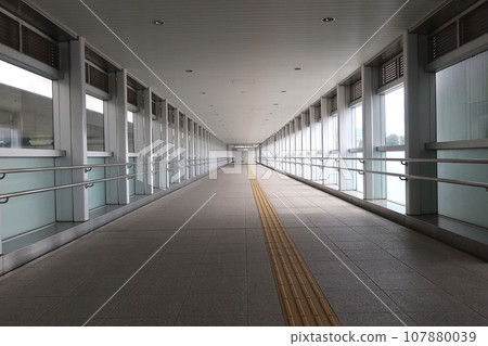 A long station connecting passage Aichi Expo Memorial Station 1 107880039