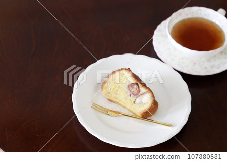 Maron cake on a silo plate 107880881