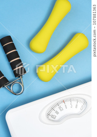 飲食圖片體重計肌肉訓練 107881363