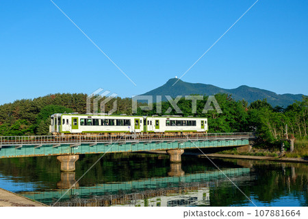 [Kiha 100] Ominato Line Shimokita ~ Akagawa [Shintanabe River] 107881664