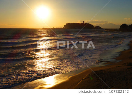Sunset from Shichirigahama 107882142