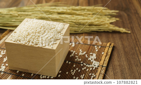 sticky rice and ears of rice 107882821