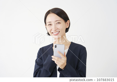 Business woman imagining holding a smartphone, white background Business woman imagining holding a smartphone, white background 107883015
