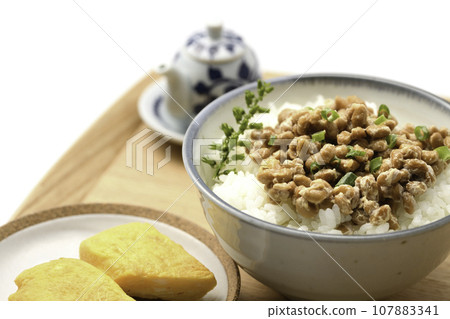 Natto Speaking of Japanese food, natto rice (Japanese breakfast image) is a traditional Japanese dish made with nutritious soybeans. Natto Speaking of Japanese food, natto rice (Japanese breakfast image) is a traditional Japanese dish made with nutritious soybeans. 107883341