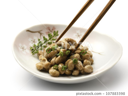Natto Speaking of Japanese food, natto rice (Japanese food, Japanese cuisine, natto bacteria) is a traditional Japanese dish made with nutritious soybeans. 107883398