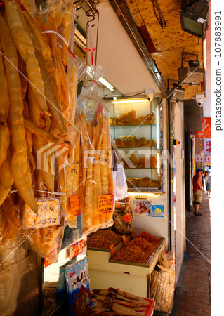 A fish bladder sold at a dried fish store in Des Voeux Road, Hong Kong. Very expensive and expensive Chinese food called "fish gall bladder" A fish bladder sold at a dried fish store in Des Voeux Road, Hong Kong. Very expensive and expensive Chinese food called "fish gall bladder" 107883991