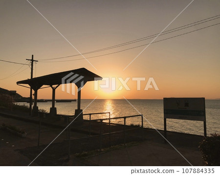 Shimonada Station near the sea “Iyo City, Ehime Prefecture” 107884335