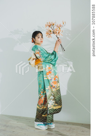 長袖和服的女人 107885588