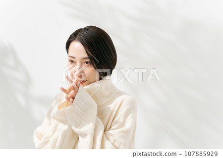 A woman in a white sweater 107885929