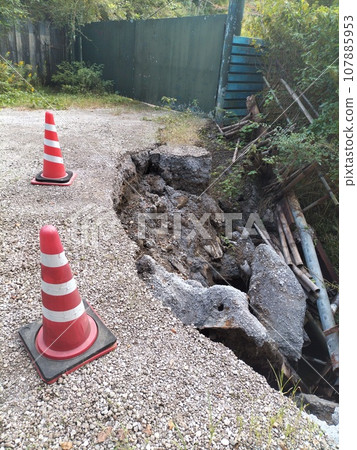 Mountain road landslide 2, Kisarazu City, Chiba Prefecture 107885953