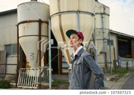 奶牛場的男人 107887323