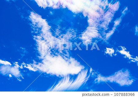 秋天藍天飄浮的彩雲 a-3 高飽和度對比 107888366