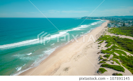 Australia's blue waters and long beaches 107891145