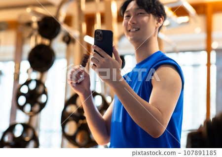 young man training his body at the gym 107891185