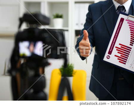 Male in suit and tie show confirm sign Male in suit and tie show confirm sign 107892174