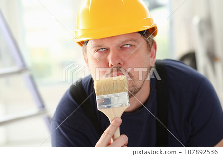 Arm of smiling worker hold brush 107892536