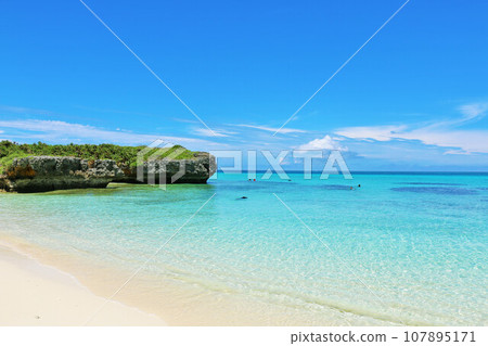 Okinawa Miyakojima blue sky and seascape 107895171