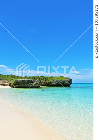 Okinawa Miyakojima blue sky and seascape Okinawa Miyakojima blue sky and seascape 107895172
