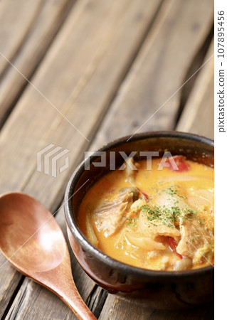 番茄奶油湯配大量鮭魚 番茄奶油湯配大量鮭魚 107895456