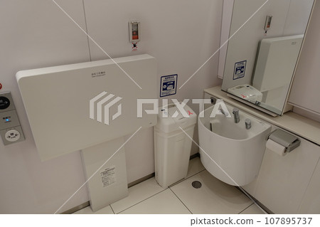 無障礙設施 107895737
