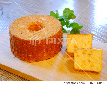 Chiffon cake hall 107896053