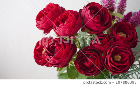 A red flower bouquet A red flower bouquet 107896395