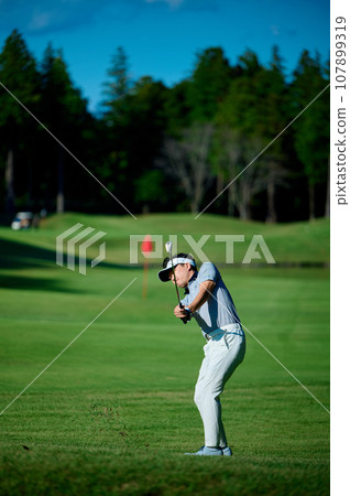 40多歲的男性高爾夫球手 107899319