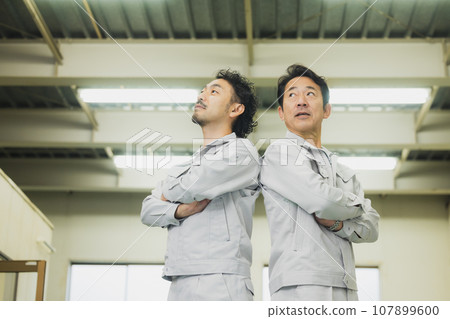 Workers to do guts pose Workers to do guts pose 107899600
