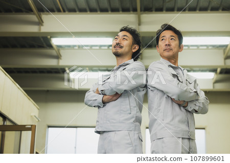 Workers to do guts pose Workers to do guts pose 107899601