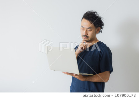 醫生與疲憊的表情 醫生與疲憊的表情 107900178