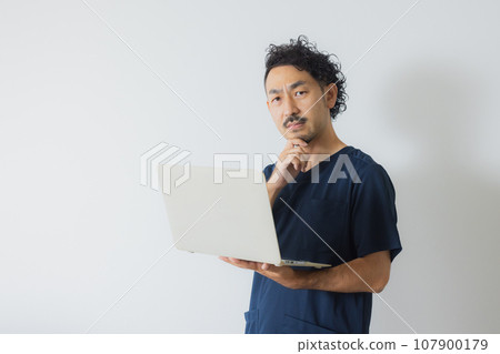 醫生與疲憊的表情 醫生與疲憊的表情 107900179